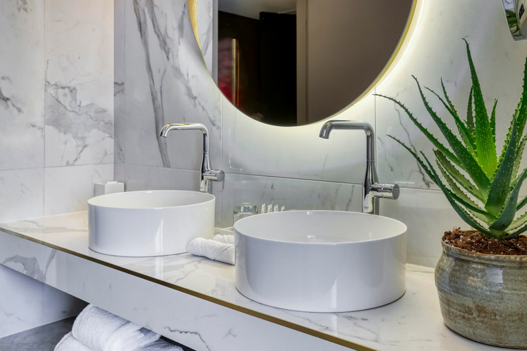 Bathroom 5, Maison Albar Hotels Le Vendome, Paris