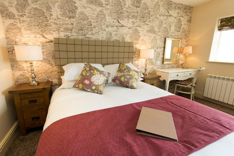 Bedroom 3, Crown Inn at Tolldown, South Gloucestershire
