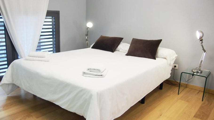 Bedroom 3, Gracia Pool Flats, Barcelona