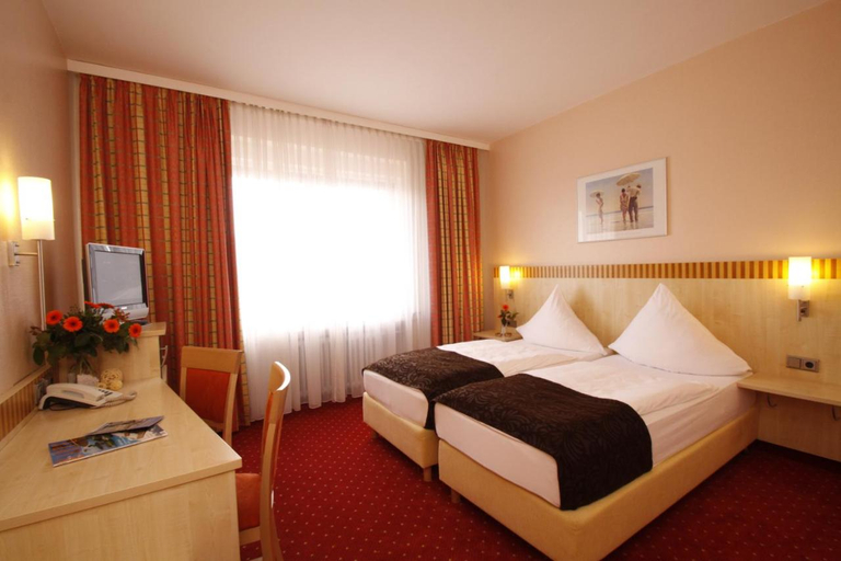 Bedroom 2, Hotel Kaiserhof, Lübeck