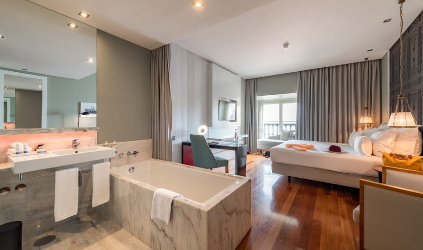 Bathroom 5, Pousada de Lisboa – Praça do Comércio, Lisbon