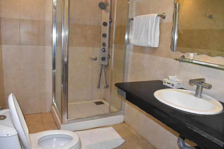 Bathroom 5, Safari Club 2, Islamabad