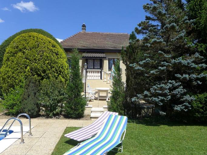 Others 5, Holiday Home 5- chemin de la Pralay by Interhome, Genève