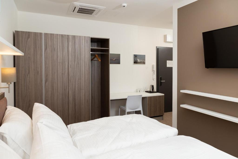 Bedroom 5, Sky Hotel Prague, Praha 6
