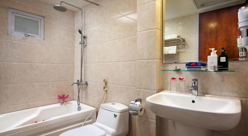 Bathroom 4, Skyline Hotel, Frankfurt am Main