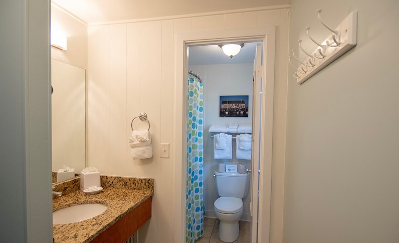 Bathroom, Cape Colony Inn, Barnstable