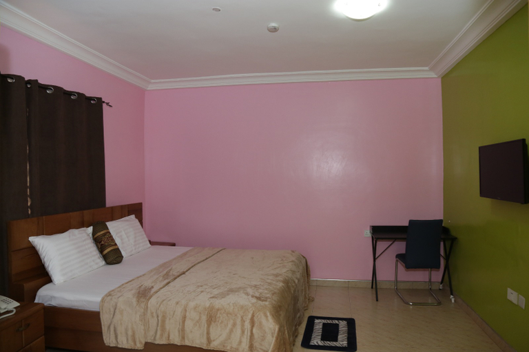 Bedroom 3, Peemarys Hotel, Tema