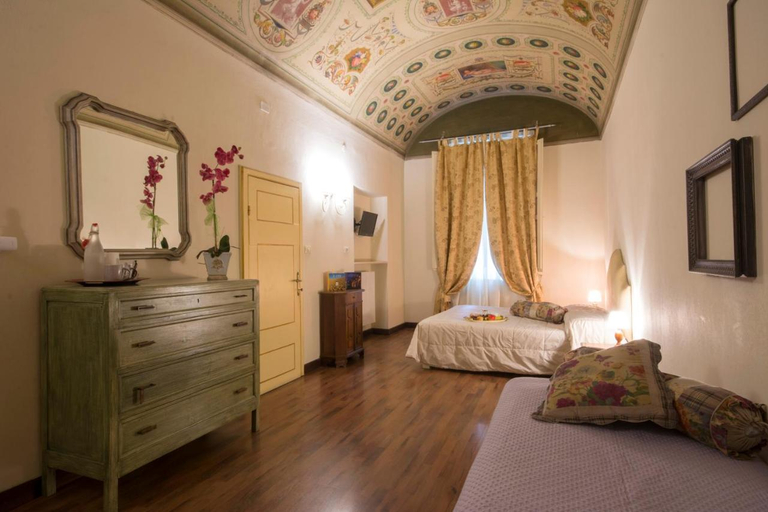 Bedroom 5, Palazzo Bulgarini, Siena