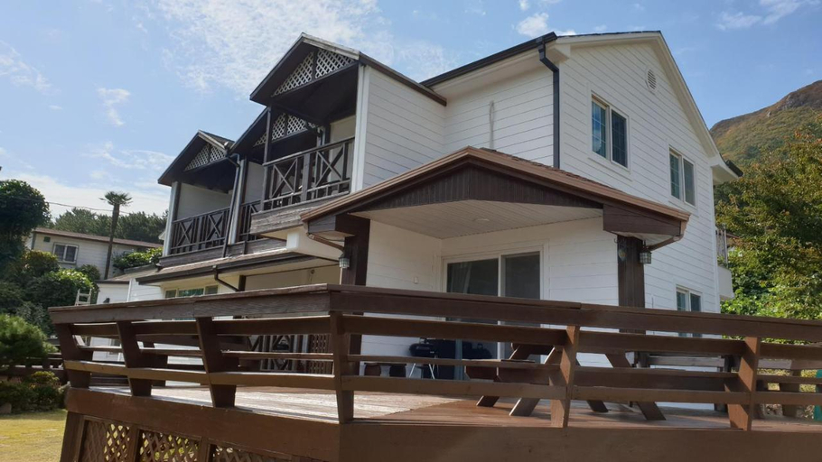 Exterior & Views 1, Jeongwon Beach Pension, Geoje