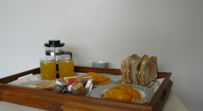 Food & Drinks, Asure Amber Court Motel, Southland