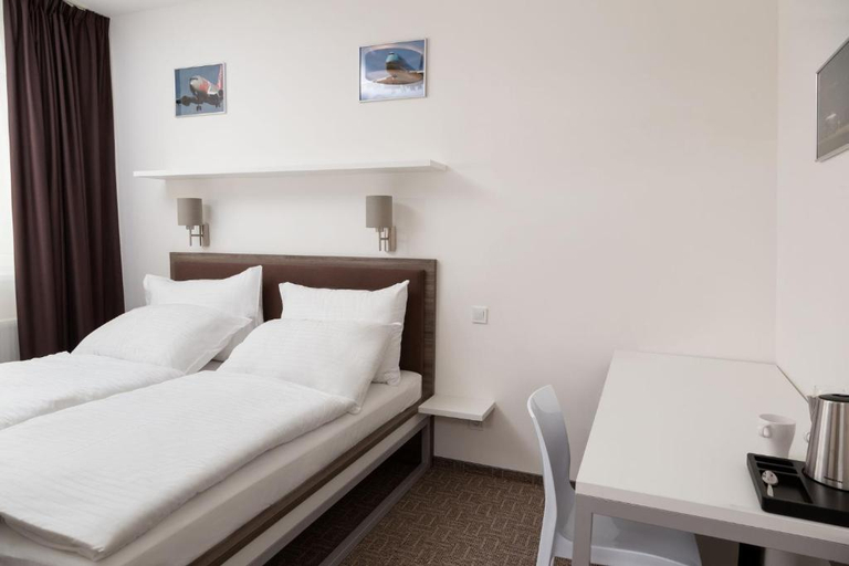 Bedroom 4, Sky Hotel Prague, Praha 6