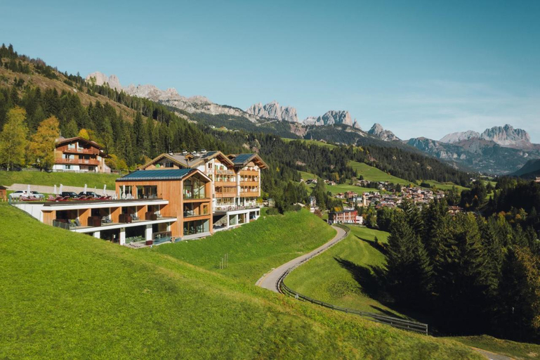 Exterior & Views 2, Latemar Hotel Suites & Spa, Trento
