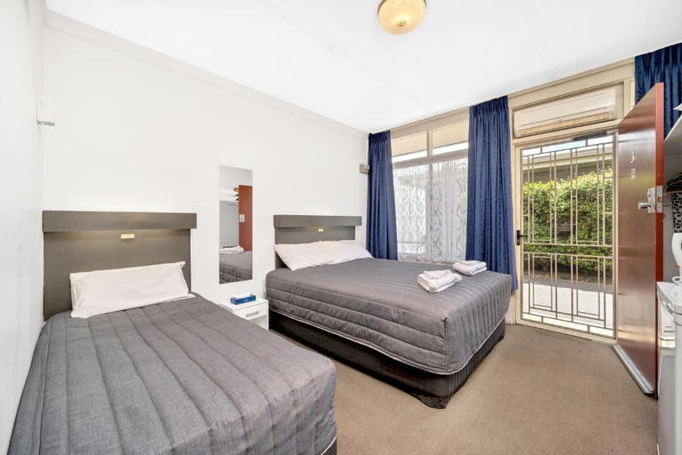 Bedroom 4, Central Wangaratta Motel, Wangaratta - Central