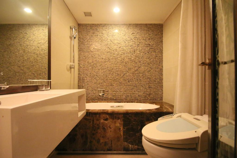 Bathroom 4, Ramada by Wyndham Songdo, Yeonsu