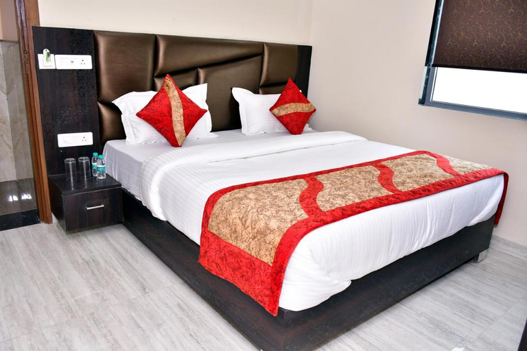 Bedroom 1, Hotel Royal Inn, Chitradurga