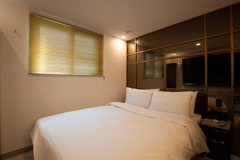 Bedroom 5, Grazie, Paju