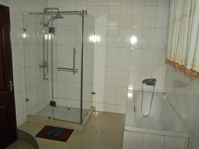 Bathroom, Best Outlook Hotel, Roherero