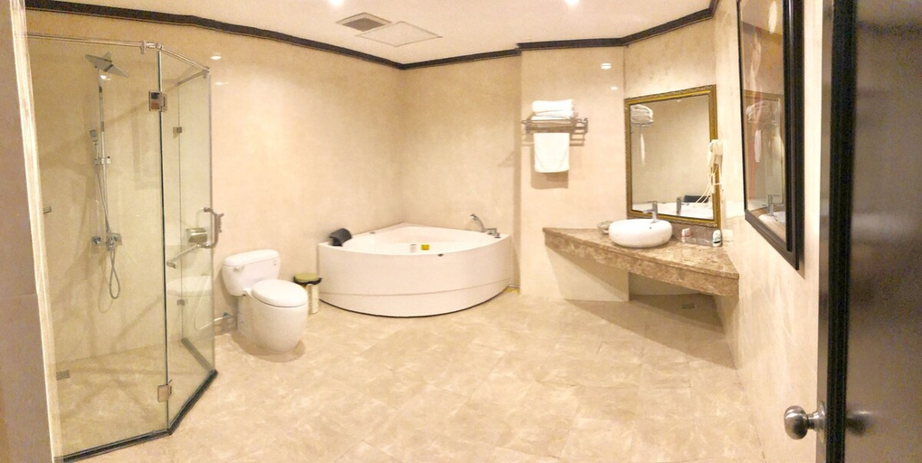 Bathroom 3, May Plaza Hotel, Thái Nguyên