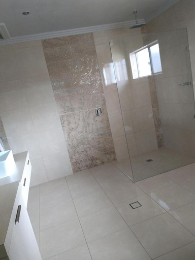 Bathroom, Kindred Studio Apartments, Leeton