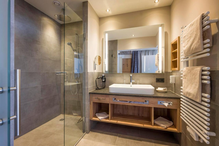 Bathroom 4, Hotel Zentral, Kitzbühel