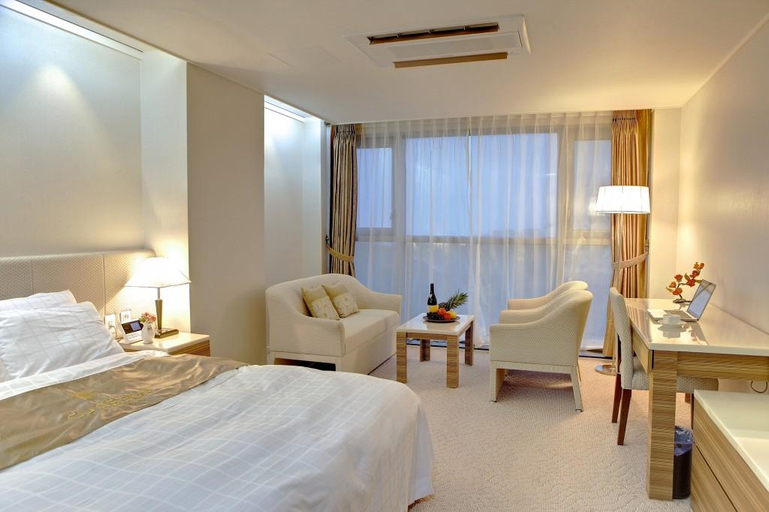 Bedroom 2, The Class 300 Hotel & Resort, Sokcho