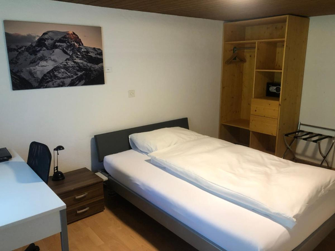 Bedroom 5, Hotel Freihof, Glarus