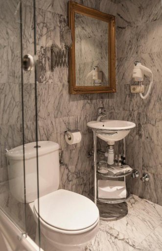 Bathroom 4, Caribou, Pyrénées-Orientales