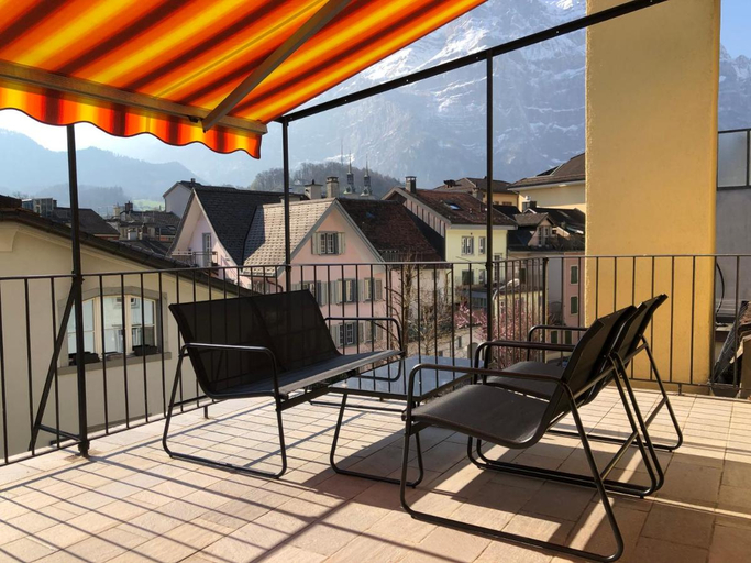 Others 4, Hotel Freihof, Glarus