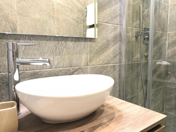 Bathroom 3, Hotel Il Tesoro Pompeiano, Napoli