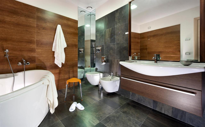 Bathroom 4, Hotel Bouganville, Potenza