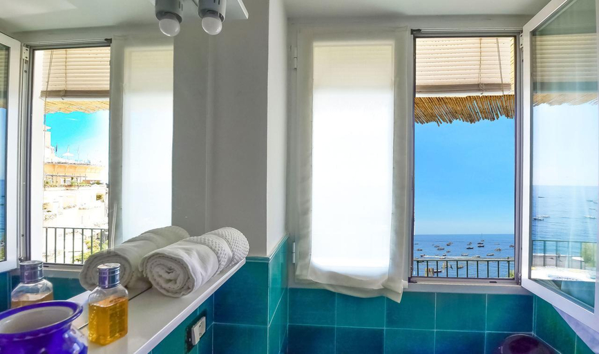 Others, AMORE RENTALS - Casa Raffi, Salerno