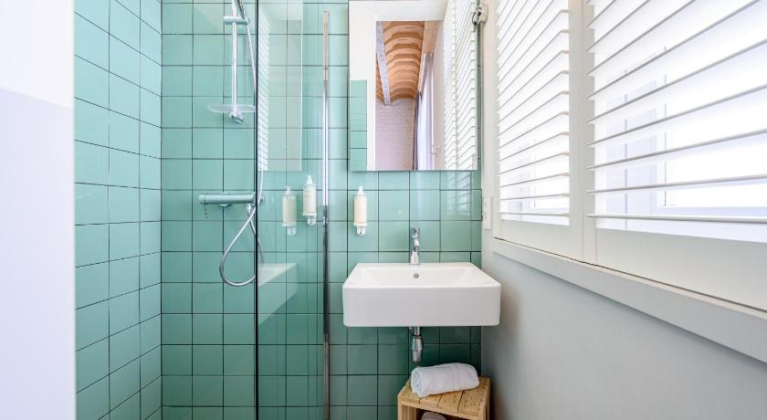Bathroom 4, Hotel La Grande Cloche, Bruxelles