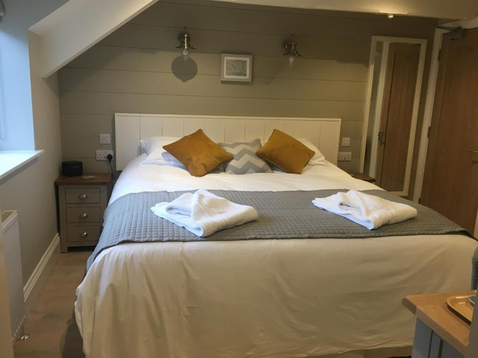 Bedroom 3, The Galleon Inn, Cornwall