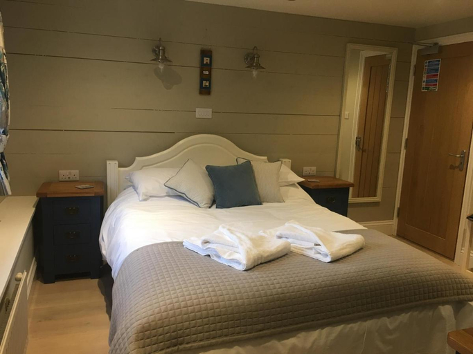 Bedroom 4, The Galleon Inn, Cornwall