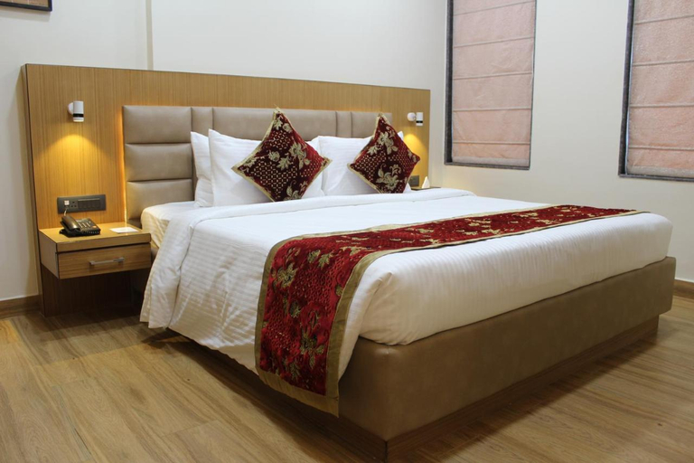 Bedroom 4, Hotel SR Continental, Gulbarga