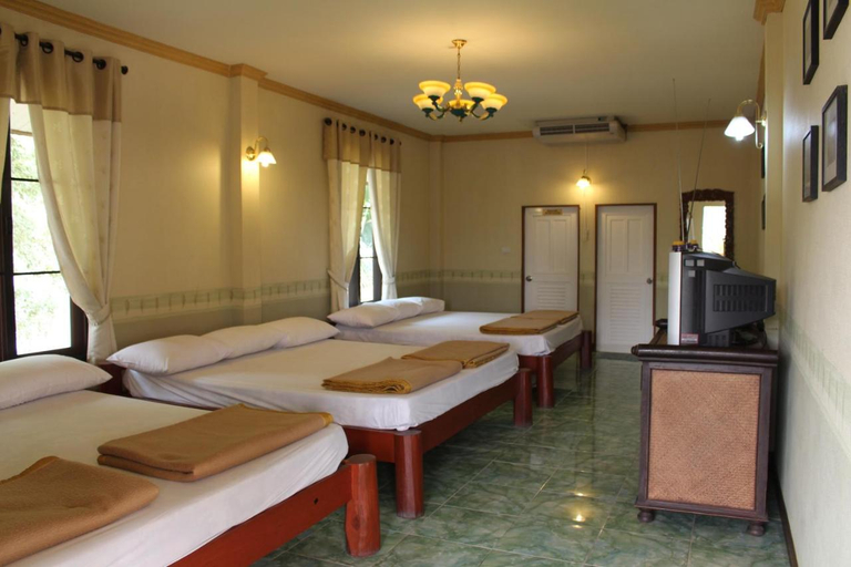 Bedroom 5, Chaisathan Cottage, Saraphi