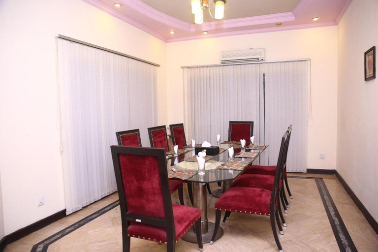Public Area 4, Safari Club 2, Islamabad