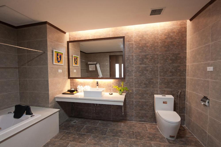 Bathroom 5, Muong Thanh Grand Xa La, Hà Đông