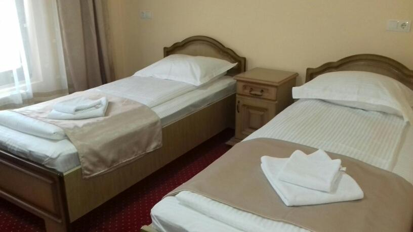 Bedroom 2, Camves Inn, Sarasau