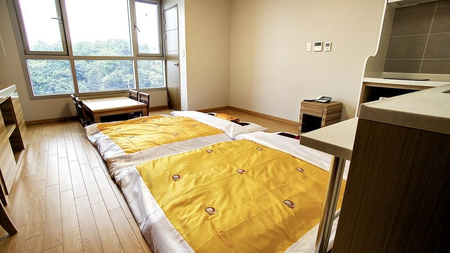 Bedroom 5, The Class 300 Hotel & Resort, Sokcho