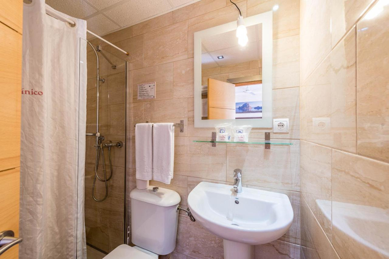 Bathroom, Europa Punico Hostal, Baleares