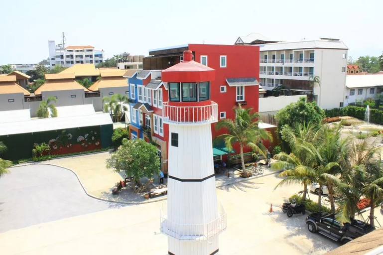 Exterior & Views