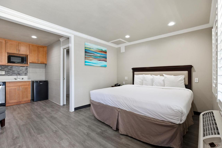 Bedroom 1, Le Blanc Inn & Suites, Los Angeles