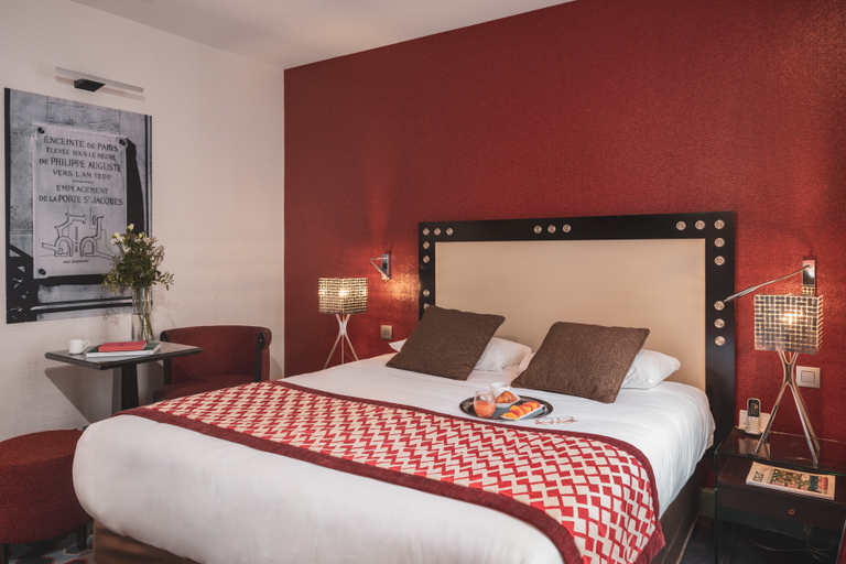 Bedroom 5, Le Petit Paris, Paris