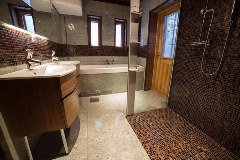 Bathroom 4, Levi Holidays, Lapland