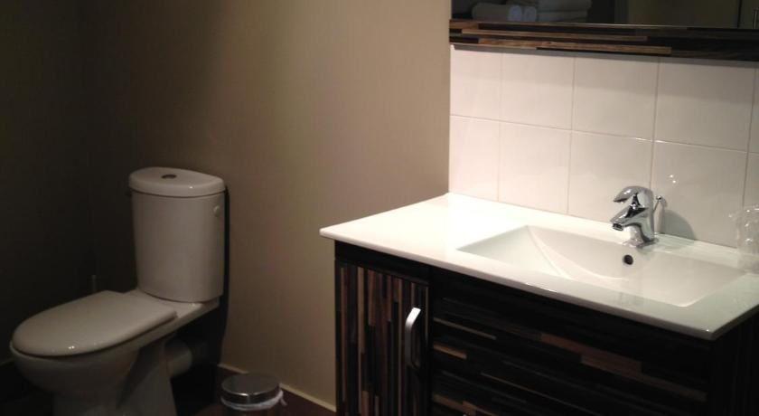 Bathroom 5, Le Relais Des Bergers, Rhône