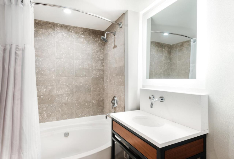 Bathroom 4, The Heathman Kirkland, King