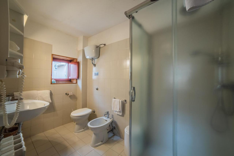 Bathroom 3, La Pieja di Opi, L'Aquila