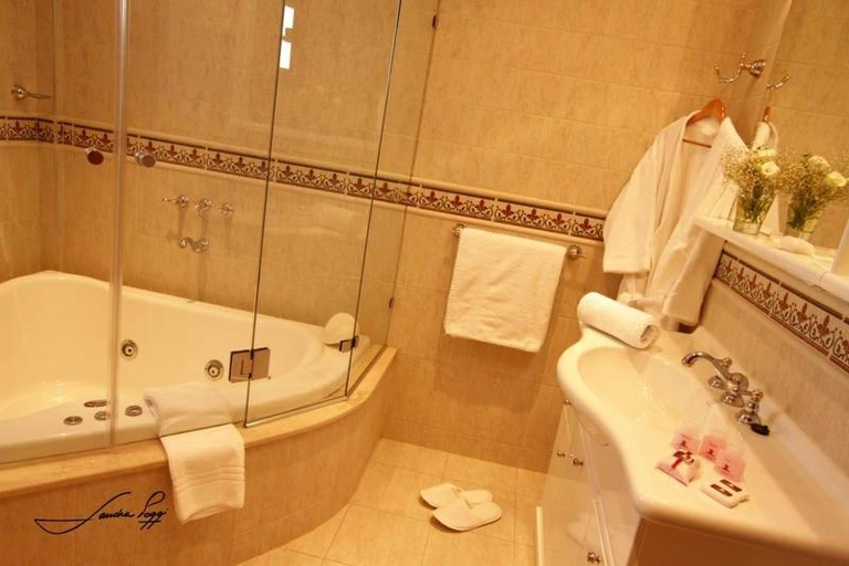 Bathroom 2, Grand Hotel Libertad, Nueve de Julio