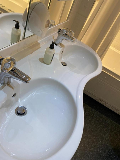Bathroom 4, BESSEMER HOTEL, Merthyr Tydfil